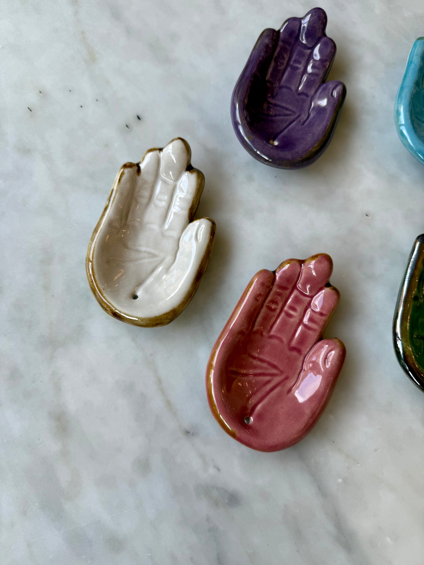 Porte-encens main – création artisanale en céramique de Bali