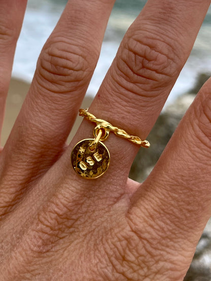 Bague réglable en laiton plaqué or – Médaillon gravé à la main au choix