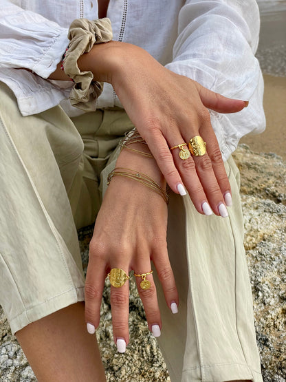 Bague réglable en laiton plaqué or – Médaillon gravé à la main au choix