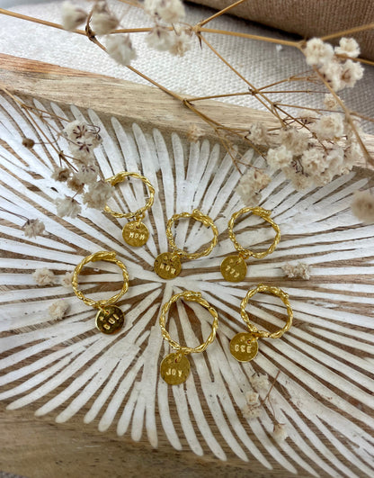 Bague réglable en laiton plaqué or – Médaillon gravé à la main au choix