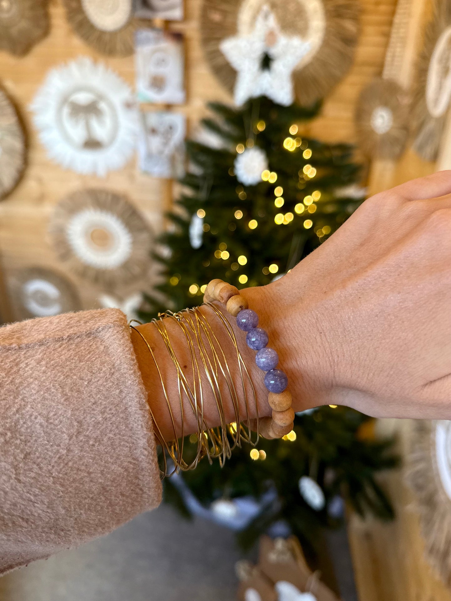 Bracelet en améthyste & bois de santal – Pierre de protection et d’apaisement – Fait main à Bali