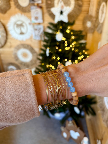 Bracelet en calcédoine bleue & bois de santal – Pierre de douceur et de communication – Fait main à Bali