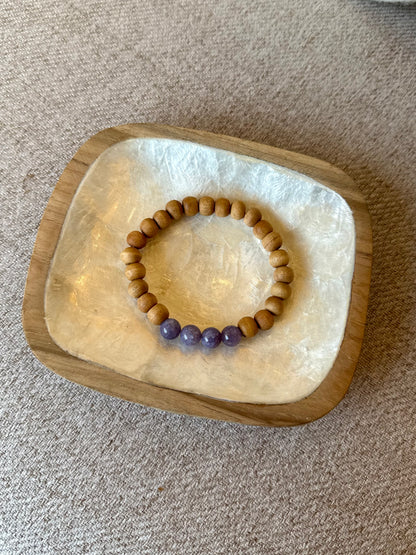 Bracelet en améthyste & bois de santal – Pierre de protection et d’apaisement – Fait main à Bali