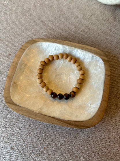 Bracelet en œil de tigre & bois de santal – Pierre de force et de protection – Fait main à Bali