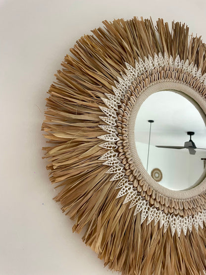 Miroir rond en coquillages et macramé – pièce artisanale bohème de Bali