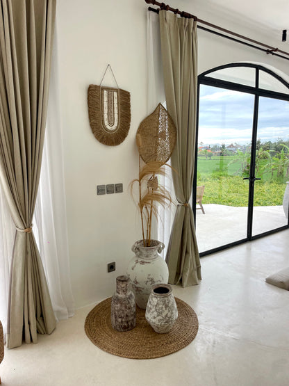 Décoration murale en U – coquillages et fibres naturelles de Bali