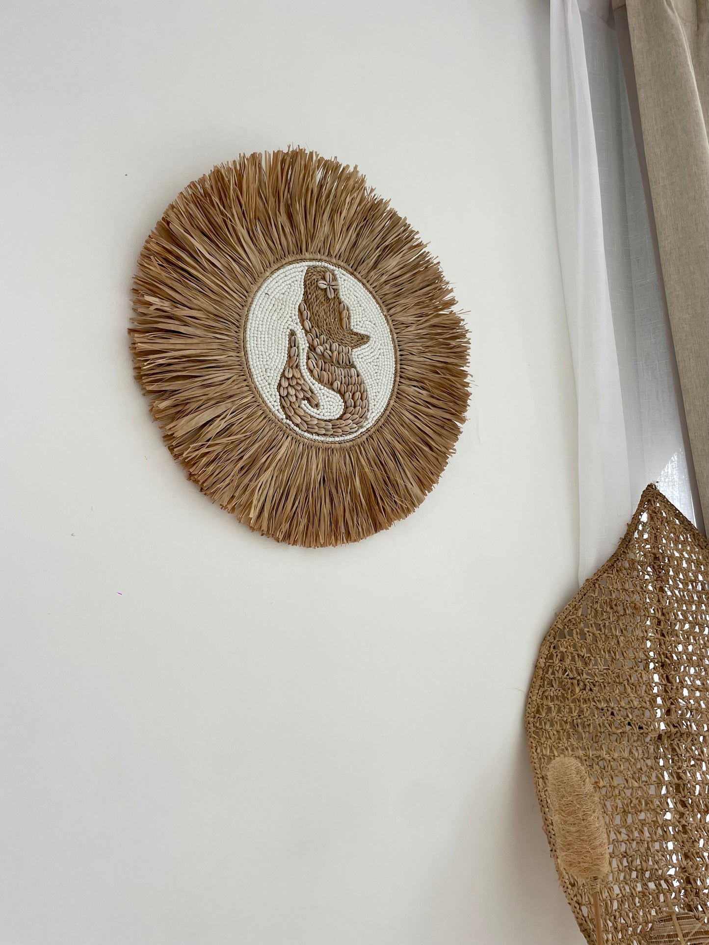 Décoration murale sirène en coquillages – création artisanale bohème de Bali