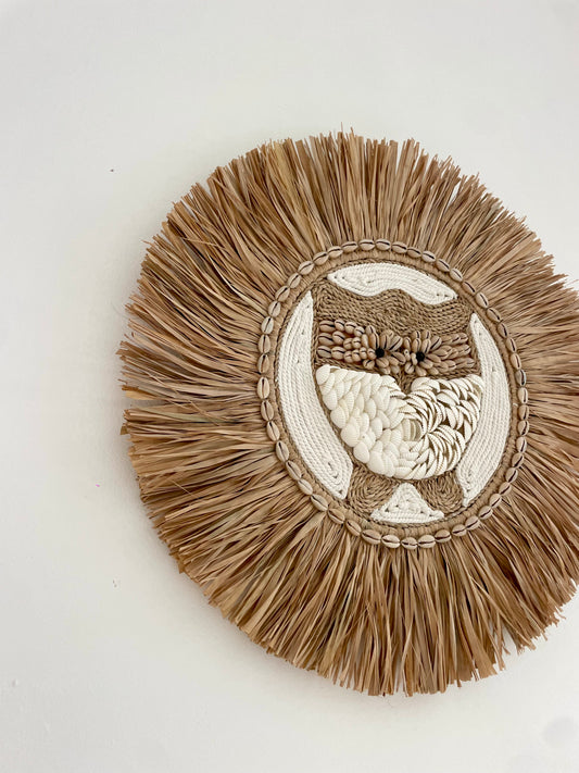 Décoration murale ronde hibou en coquillages – décoration artisanale boho de Bali