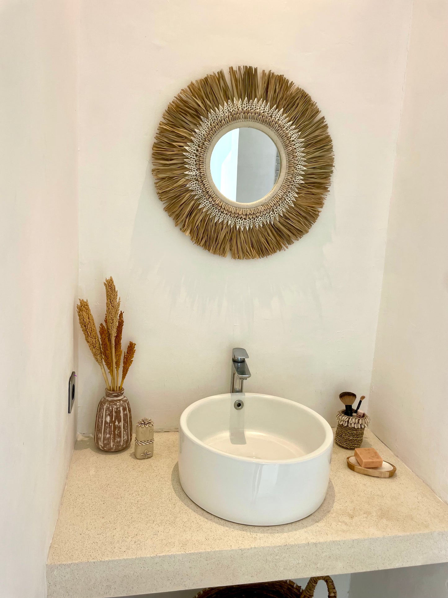 Miroir rond en coquillages et macramé – pièce artisanale bohème de Bali