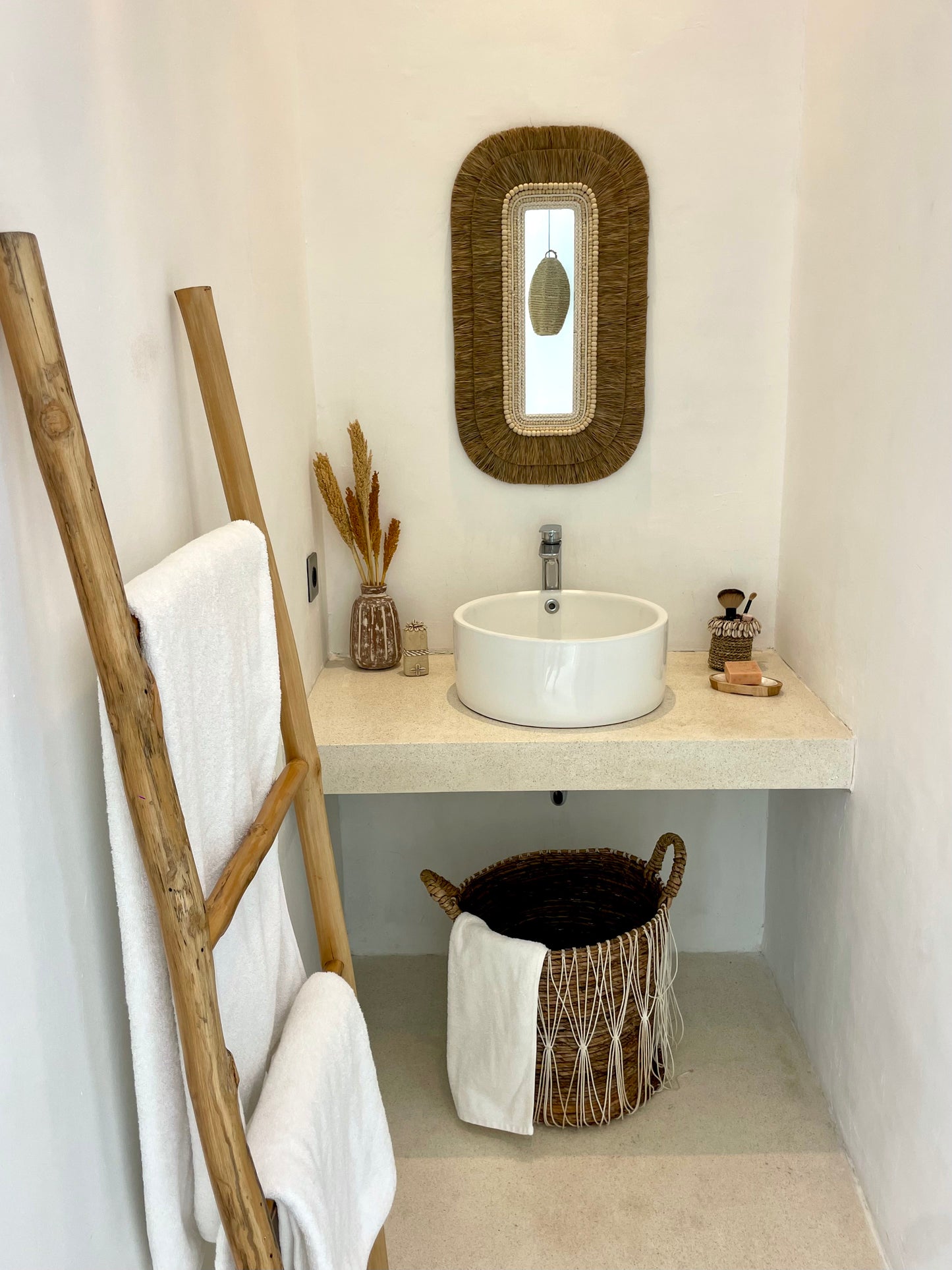 Miroir rectangulaire en macramé, perles de bois et fibres naturelles – pièce murale artisanale et élégante