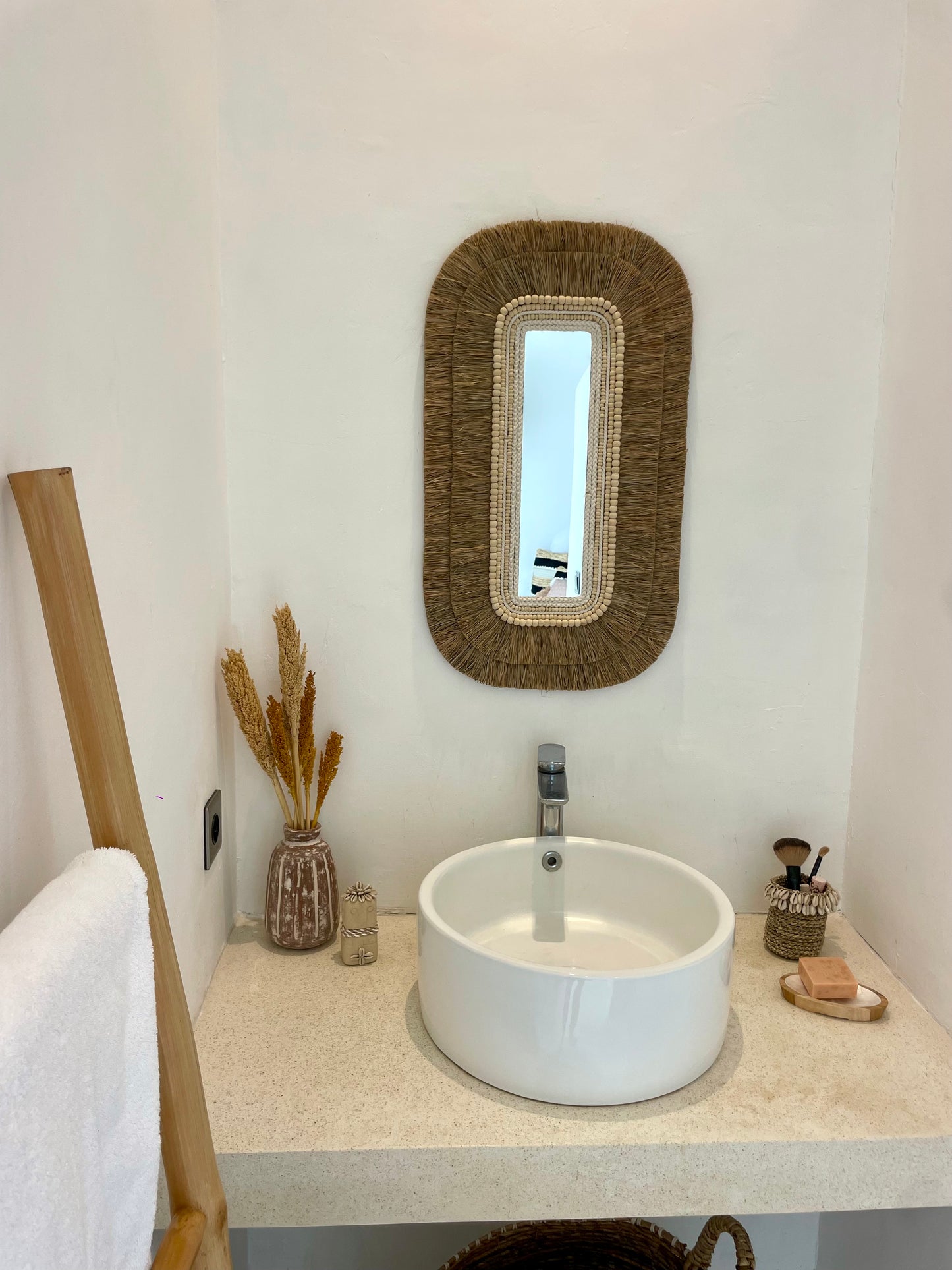 Miroir rectangulaire en macramé, perles de bois et fibres naturelles – pièce murale artisanale et élégante